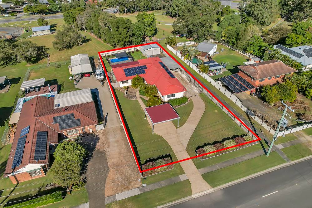 10 FARRELL DRIVE, WALLOON, QLD 4306