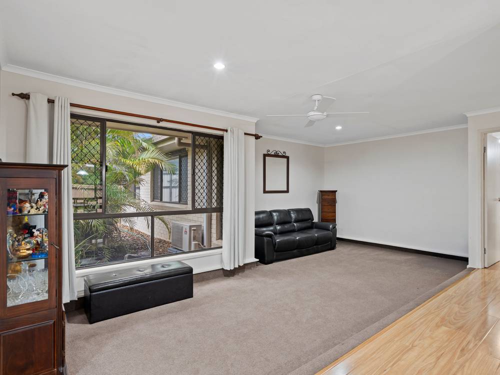 10 FARRELL DRIVE, WALLOON, QLD 4306