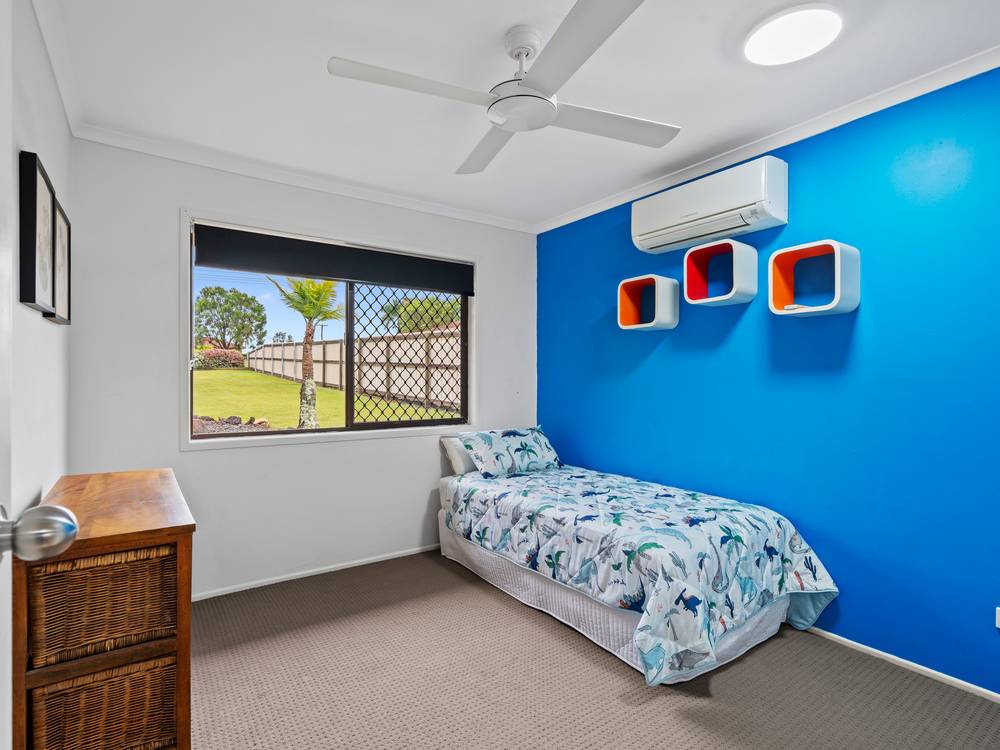 10 FARRELL DRIVE, WALLOON, QLD 4306