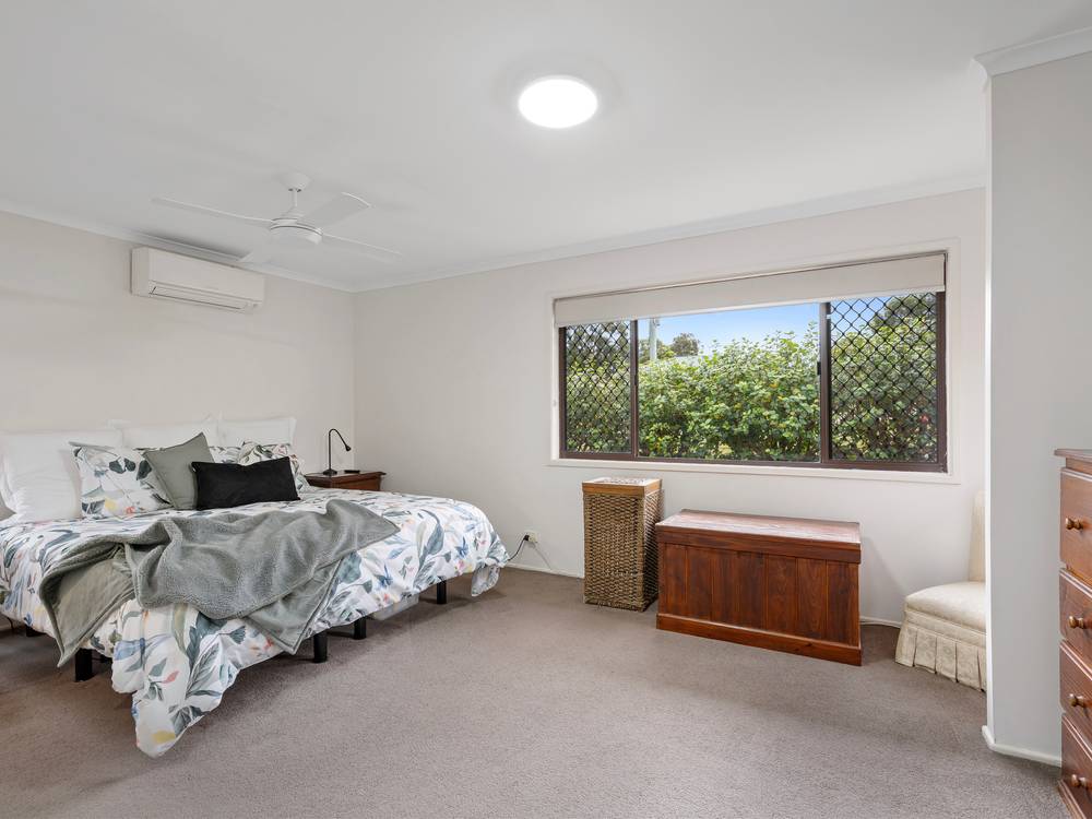 10 FARRELL DRIVE, WALLOON, QLD 4306