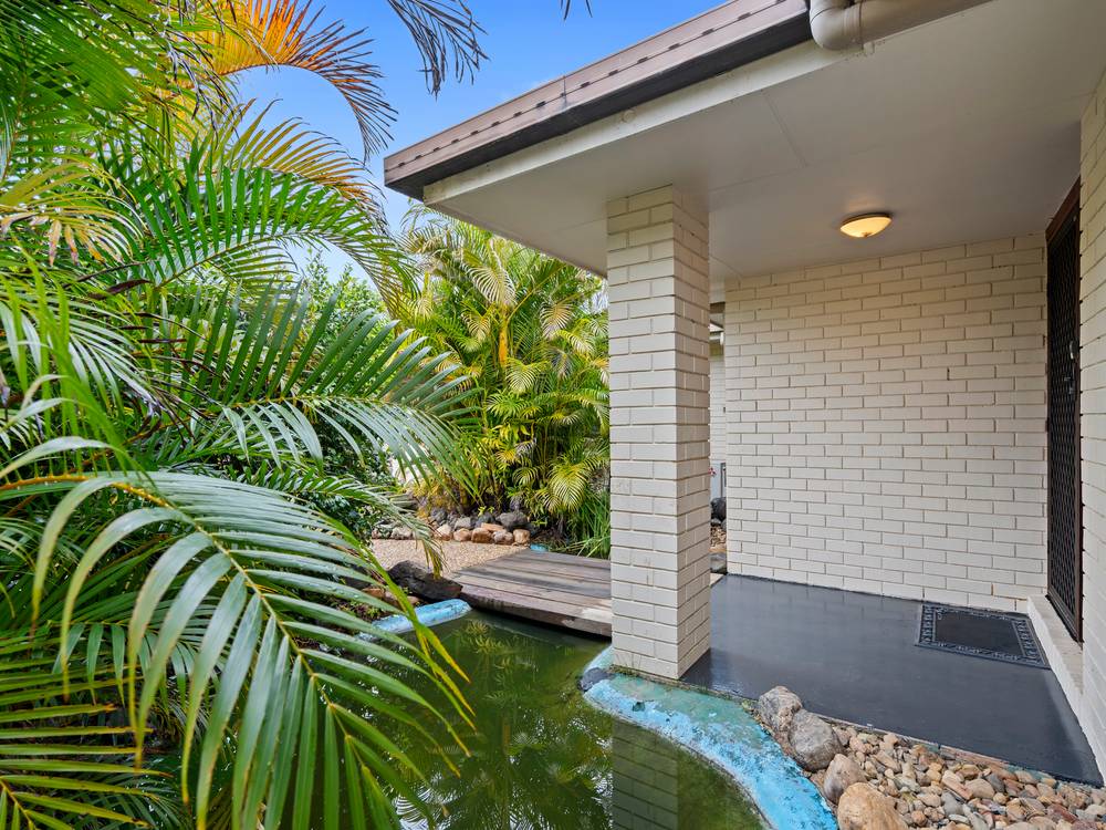 10 FARRELL DRIVE, WALLOON, QLD 4306