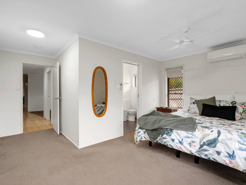 10 FARRELL DRIVE, WALLOON, QLD 4306