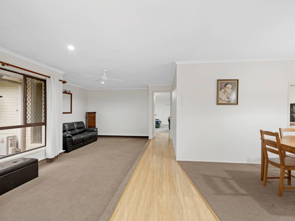 10 FARRELL DRIVE, WALLOON, QLD 4306