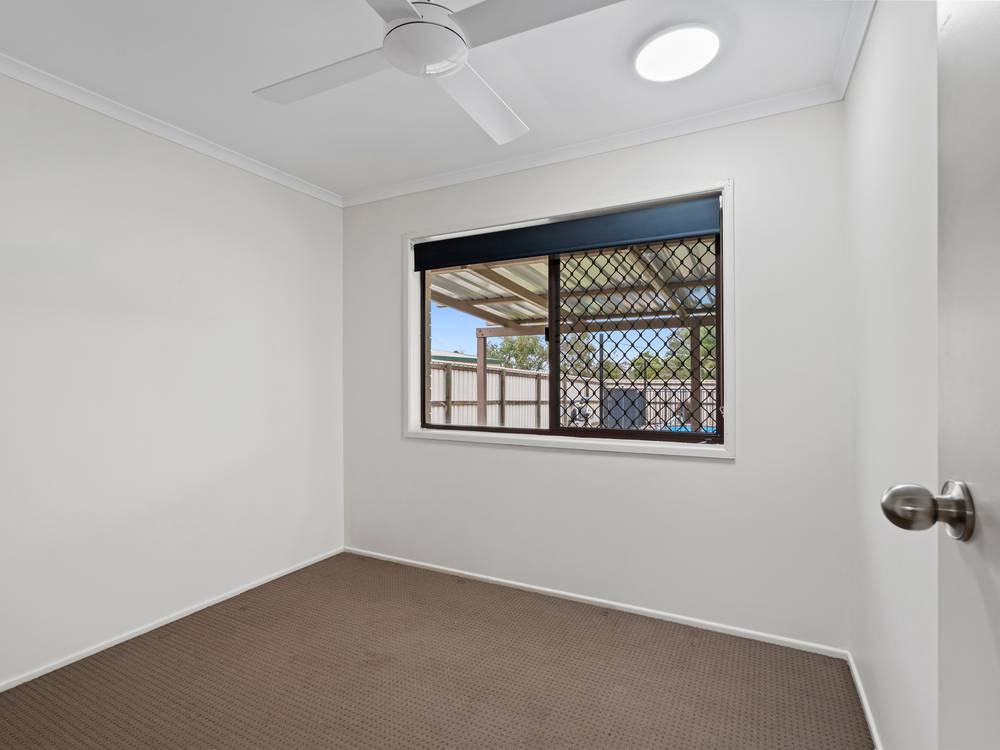 10 FARRELL DRIVE, WALLOON, QLD 4306