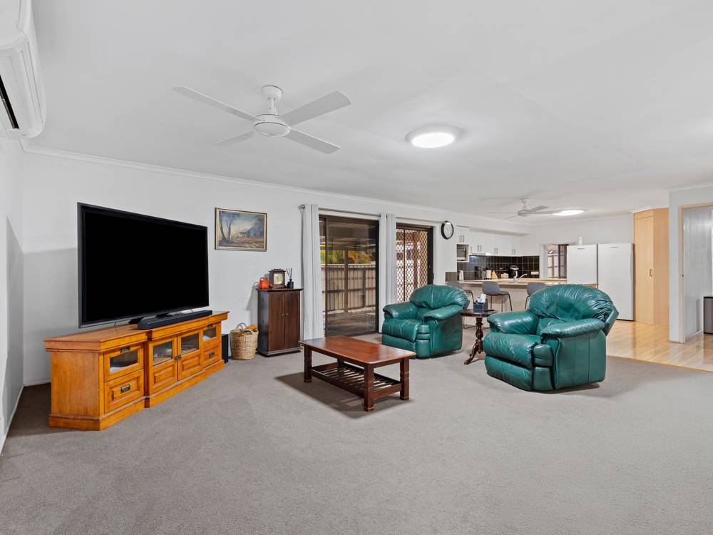 10 FARRELL DRIVE, WALLOON, QLD 4306