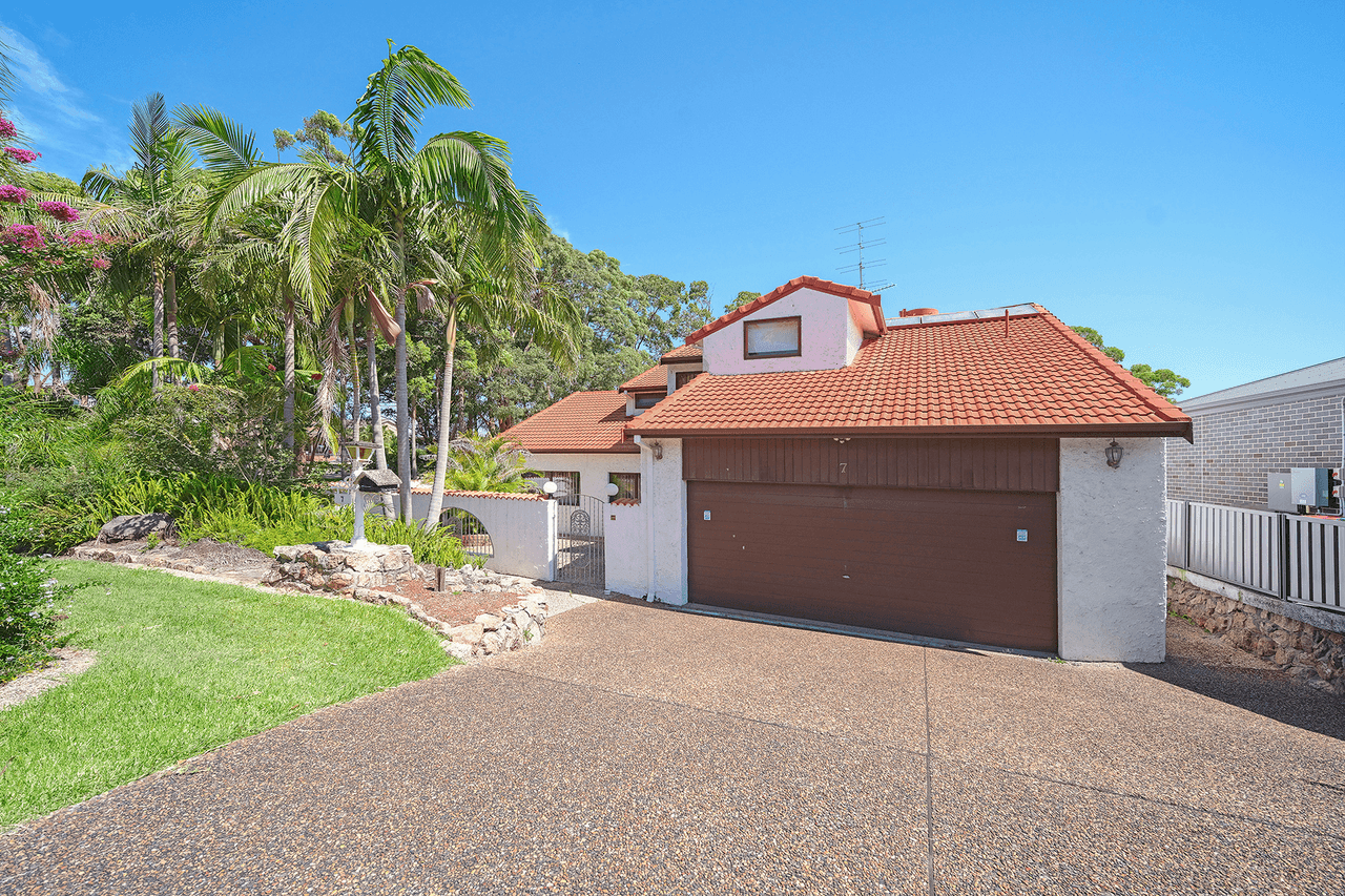 7 Nyanda Avenue, Belmont North, NSW 2280