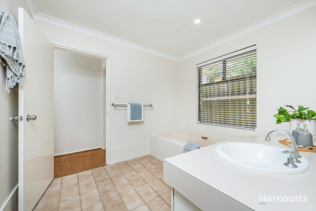 5 Chase Court, WOODVALE, WA 6026