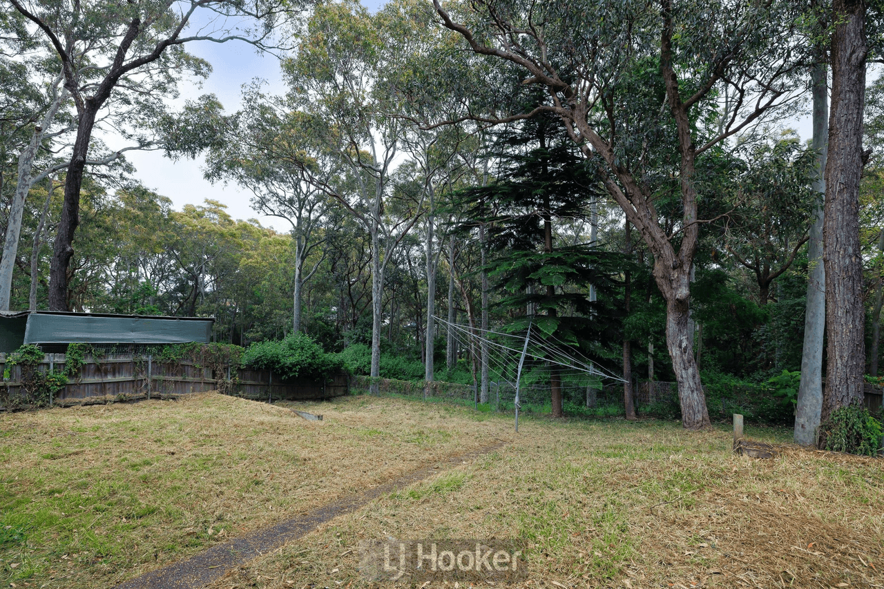 11 The Ridgeway, BOLTON POINT, NSW 2283