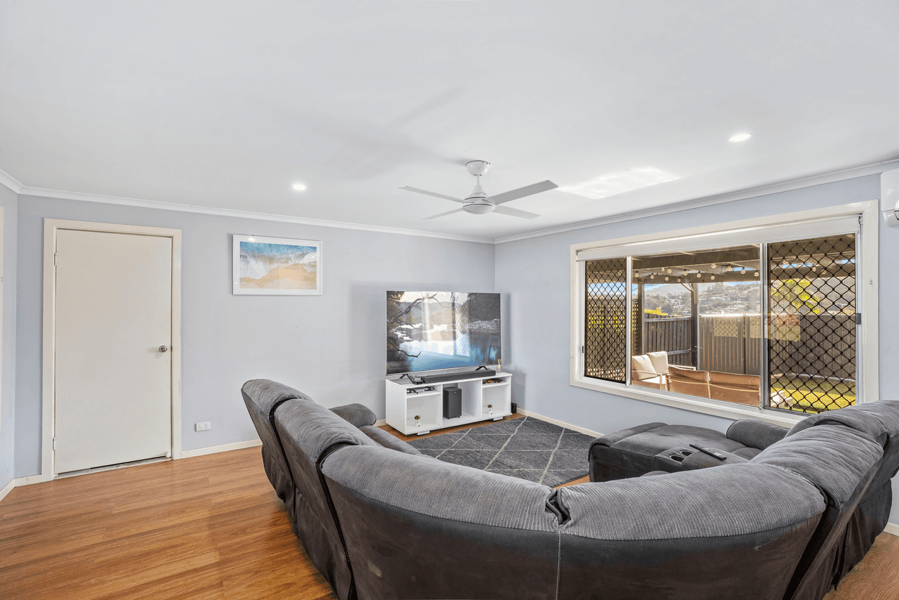 1 Artists Avenue, OXENFORD, QLD 4210