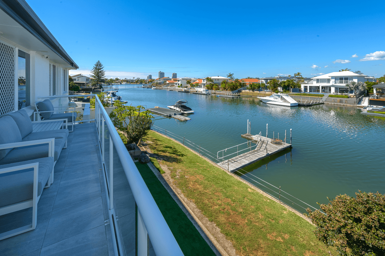 127 Pebble Beach Drive, RUNAWAY BAY, QLD 4216