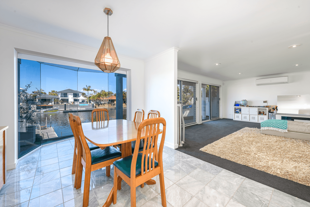 127 Pebble Beach Drive, RUNAWAY BAY, QLD 4216