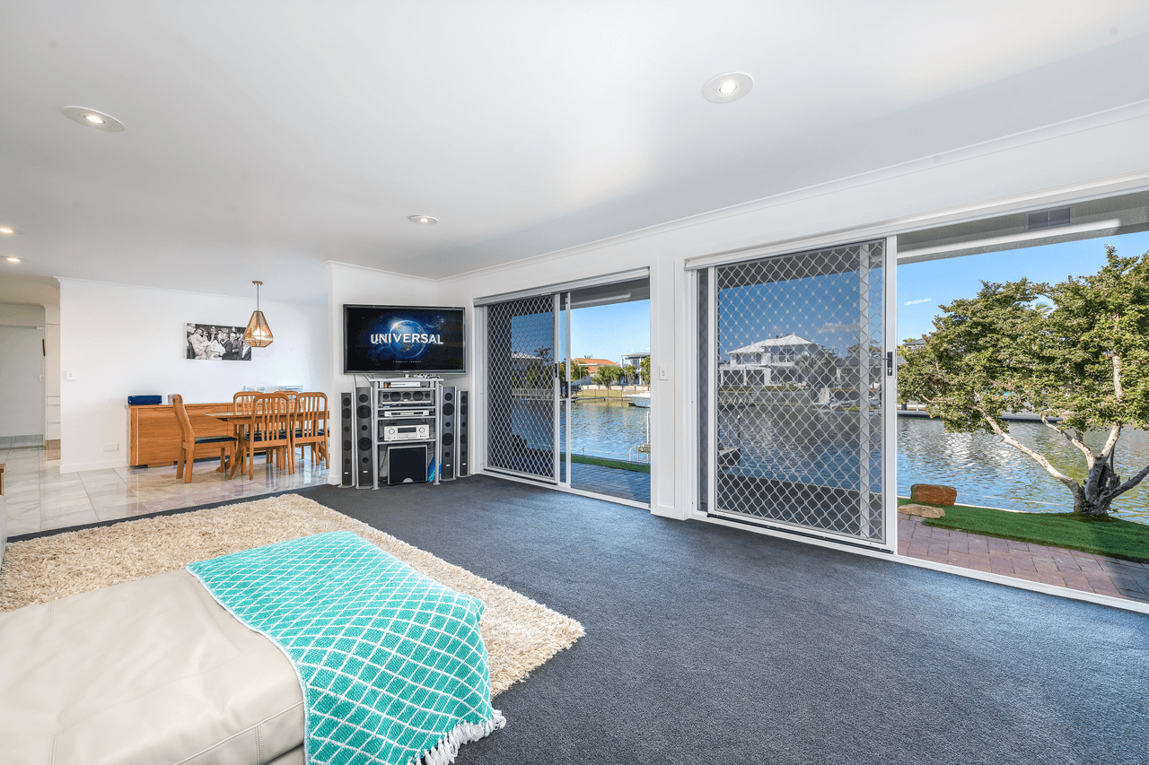 127 Pebble Beach Drive, RUNAWAY BAY, QLD 4216