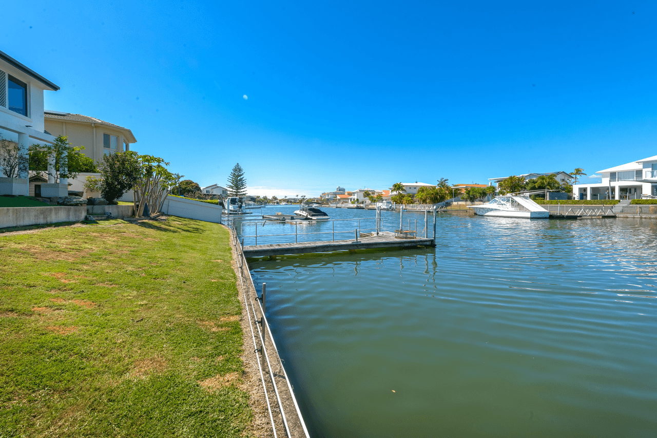 127 Pebble Beach Drive, RUNAWAY BAY, QLD 4216