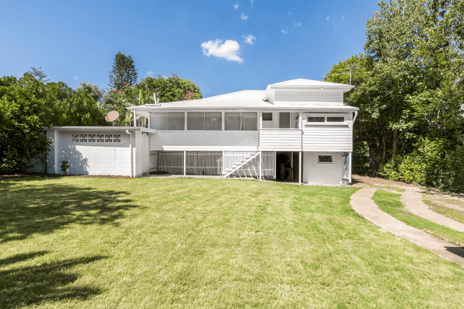 1 LAW STREET, BUNDAMBA, QLD 4304