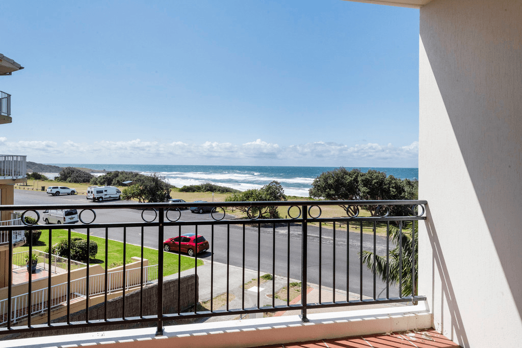 1/11 -18 Pacific Parade, YAMBA, NSW 2464