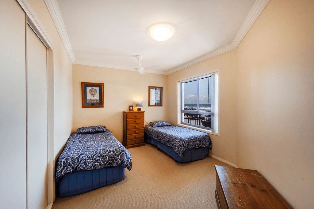 1/11 -18 Pacific Parade, YAMBA, NSW 2464