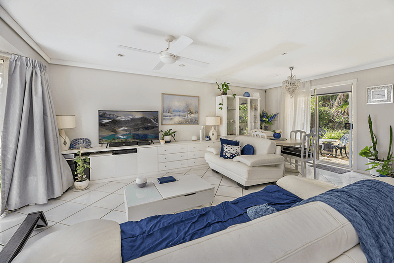 6 Crestmont Drive, BUDERIM, QLD 4556