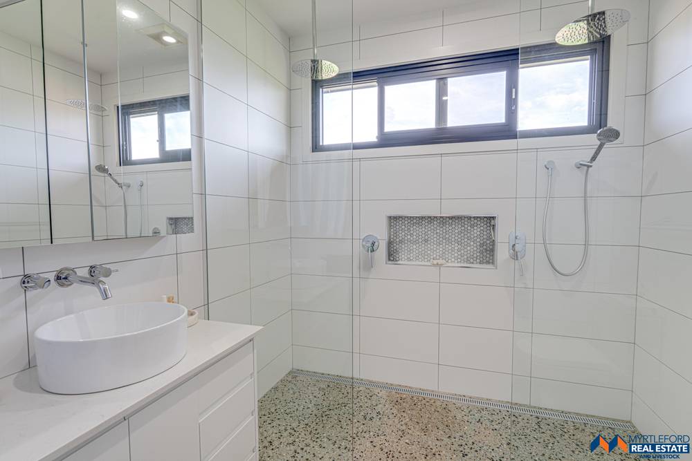 1711 Happy Valley Road, ROSEWHITE, VIC 3737