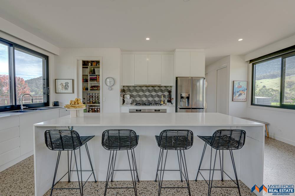 1711 Happy Valley Road, ROSEWHITE, VIC 3737