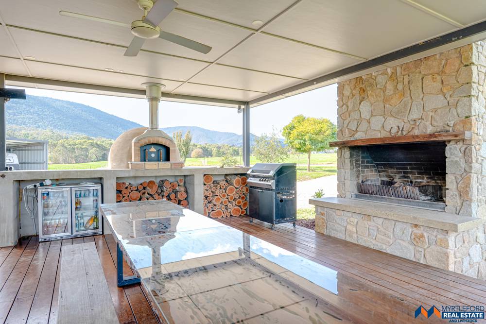 1711 Happy Valley Road, ROSEWHITE, VIC 3737