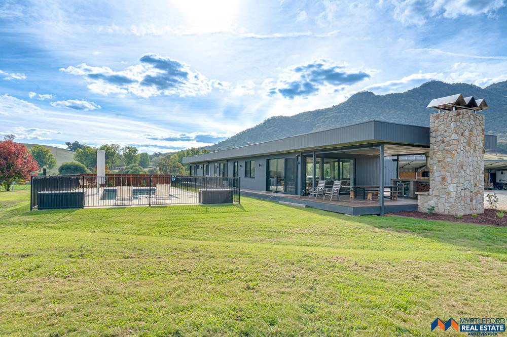 1711 Happy Valley Road, ROSEWHITE, VIC 3737