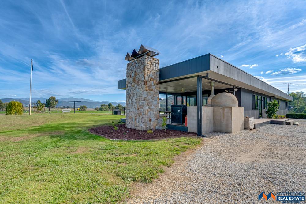 1711 Happy Valley Road, ROSEWHITE, VIC 3737