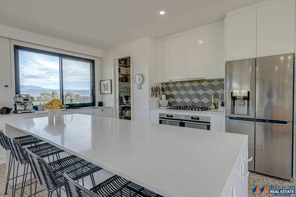 1711 Happy Valley Road, ROSEWHITE, VIC 3737