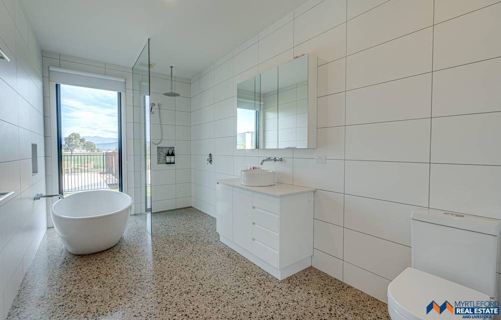 1711 Happy Valley Road, ROSEWHITE, VIC 3737