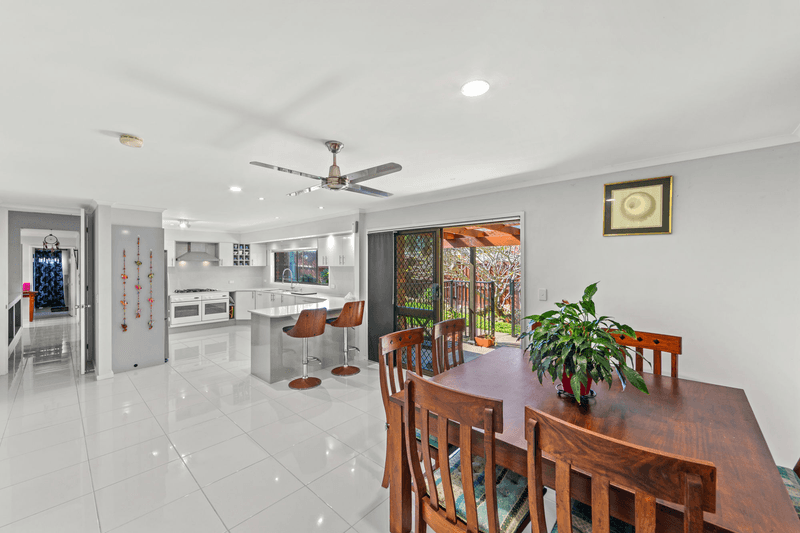 6 Ridgevale Drive, HELENSVALE, QLD 4212