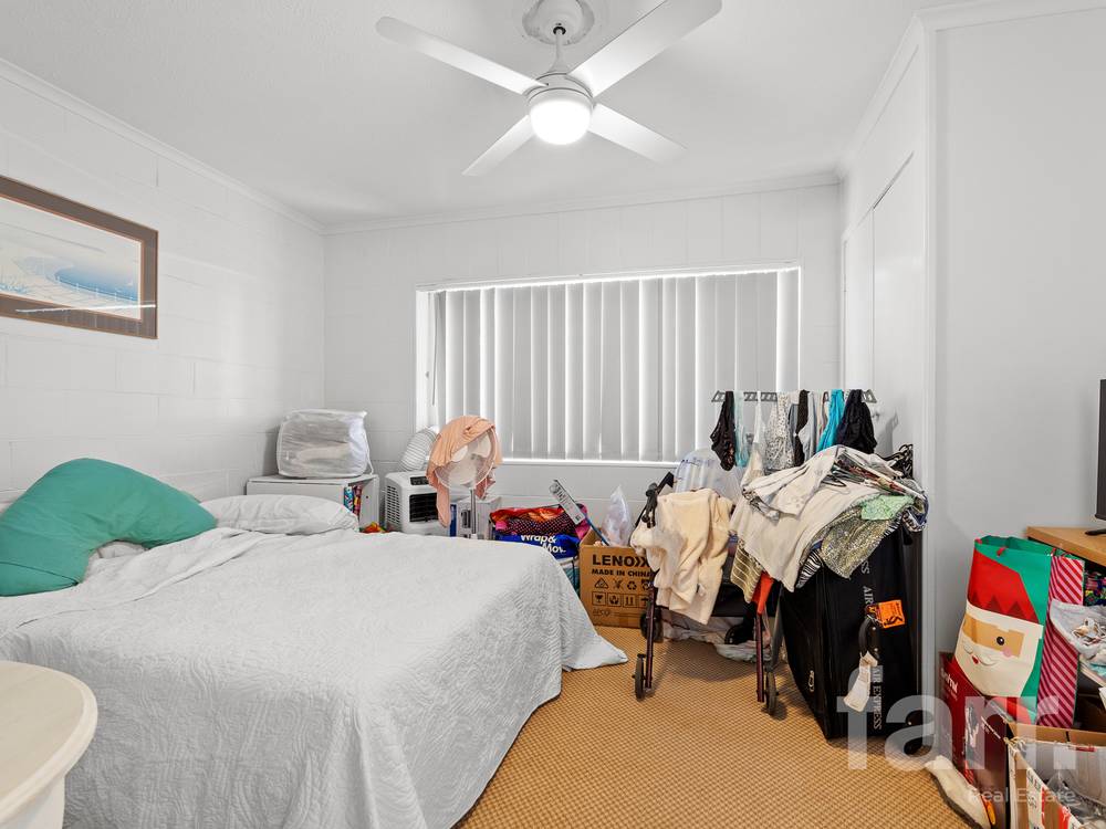 37 Ahern Street, LABRADOR, QLD 4215