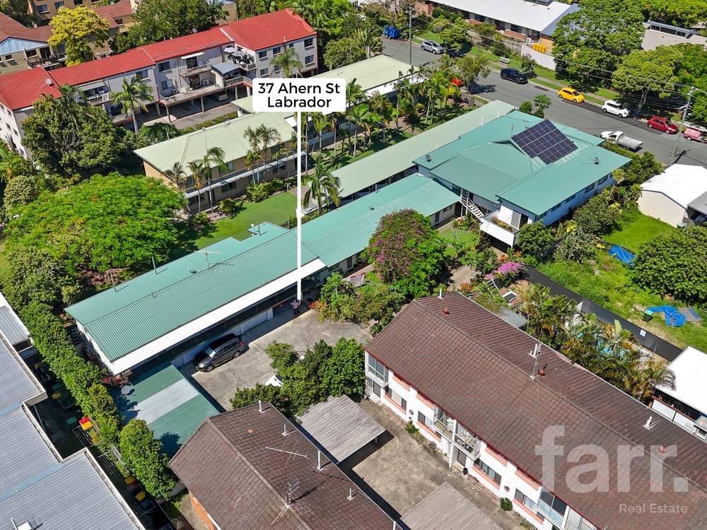 37 Ahern Street, LABRADOR, QLD 4215