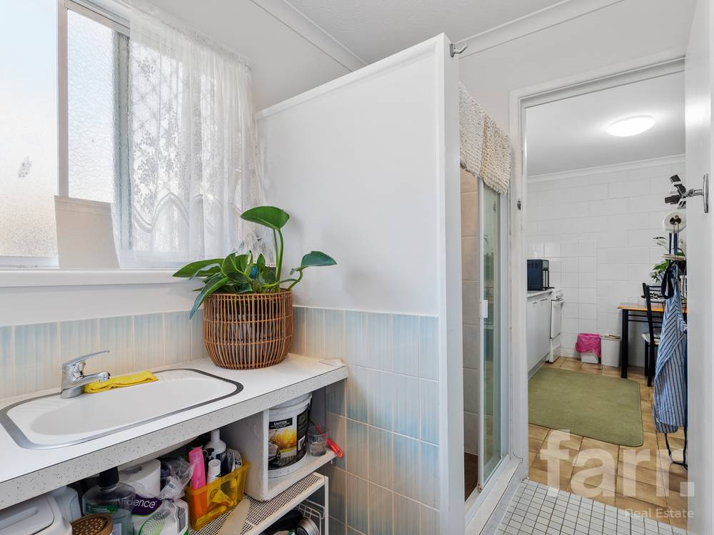 37 Ahern Street, LABRADOR, QLD 4215