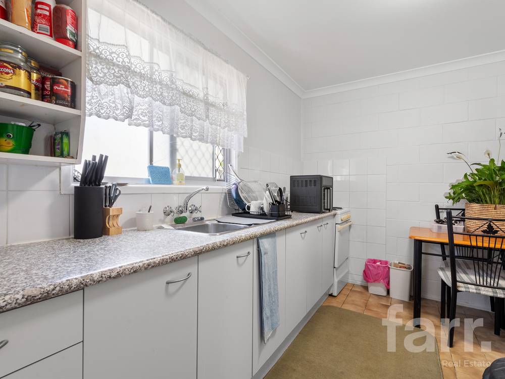 37 Ahern Street, LABRADOR, QLD 4215