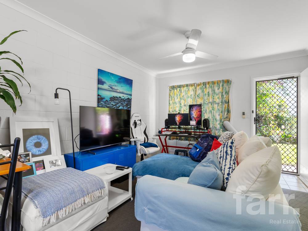 37 Ahern Street, LABRADOR, QLD 4215