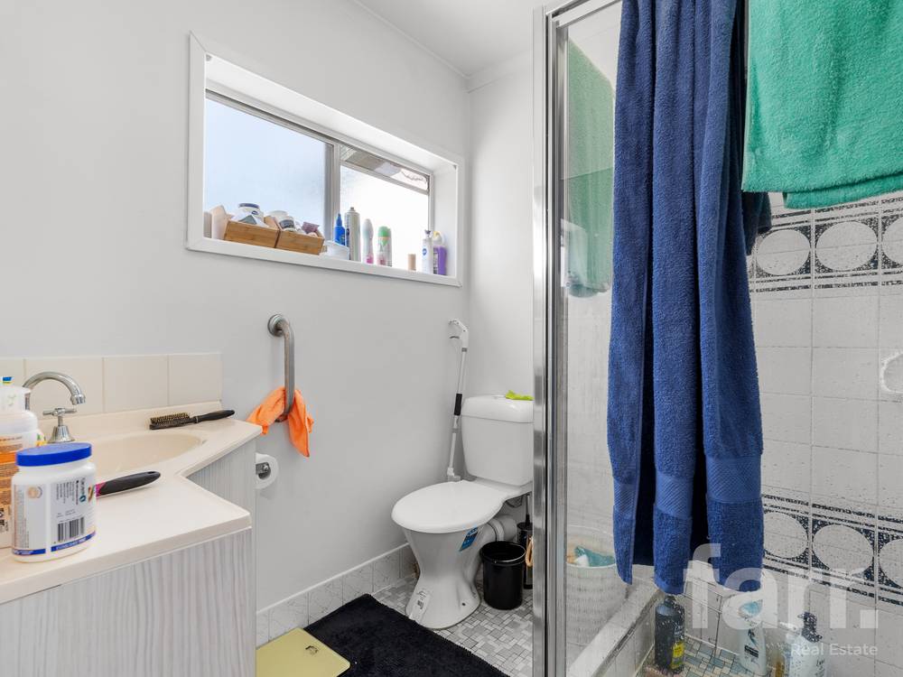 37 Ahern Street, LABRADOR, QLD 4215