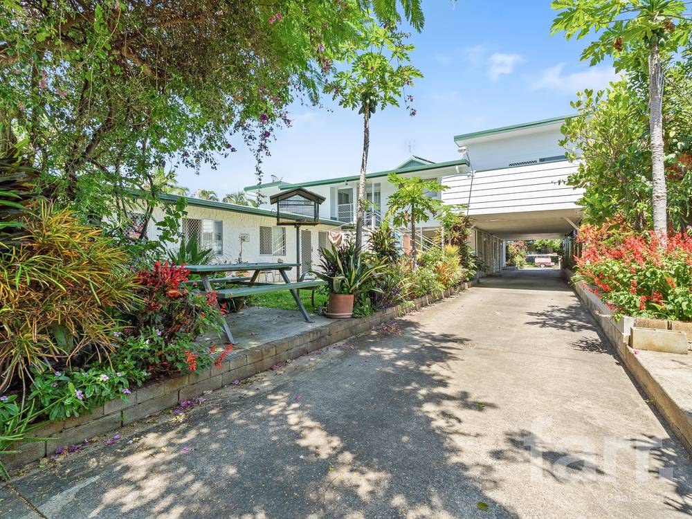 37 Ahern Street, LABRADOR, QLD 4215