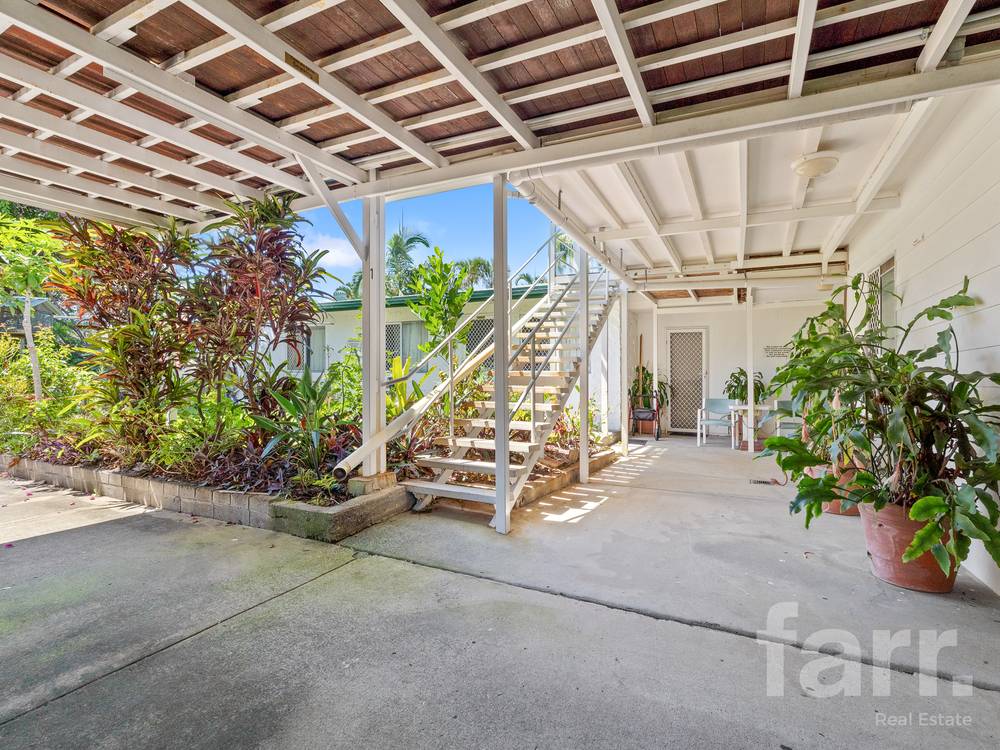 37 Ahern Street, LABRADOR, QLD 4215