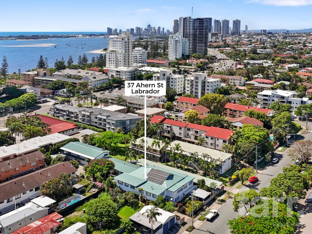 37 Ahern Street, LABRADOR, QLD 4215