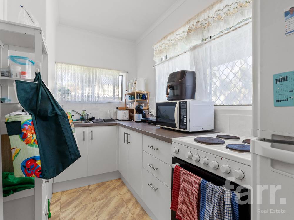 37 Ahern Street, LABRADOR, QLD 4215