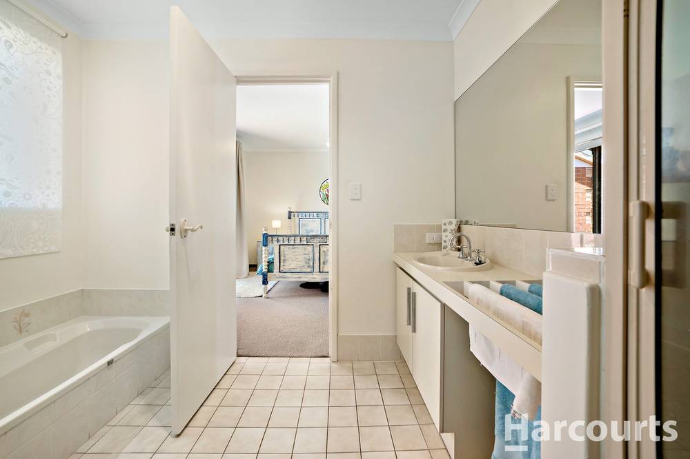 1 Abbotswood Parkway, ERSKINE, WA 6210