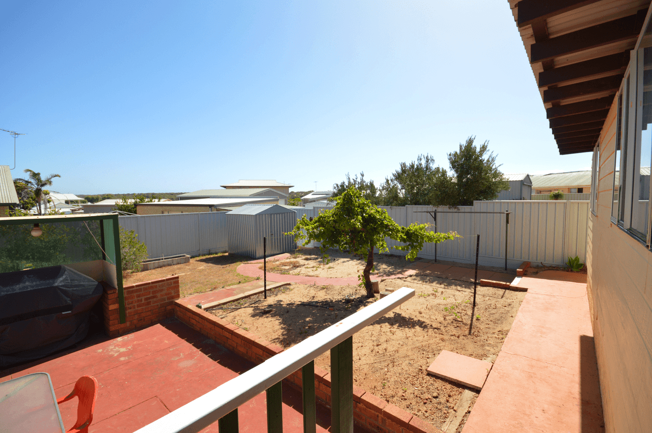 8 Gantheaume Crescent, KALBARRI, WA 6536