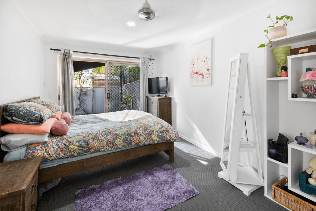 1/5 Cawthray Street, BIGGERA WATERS, QLD 4216