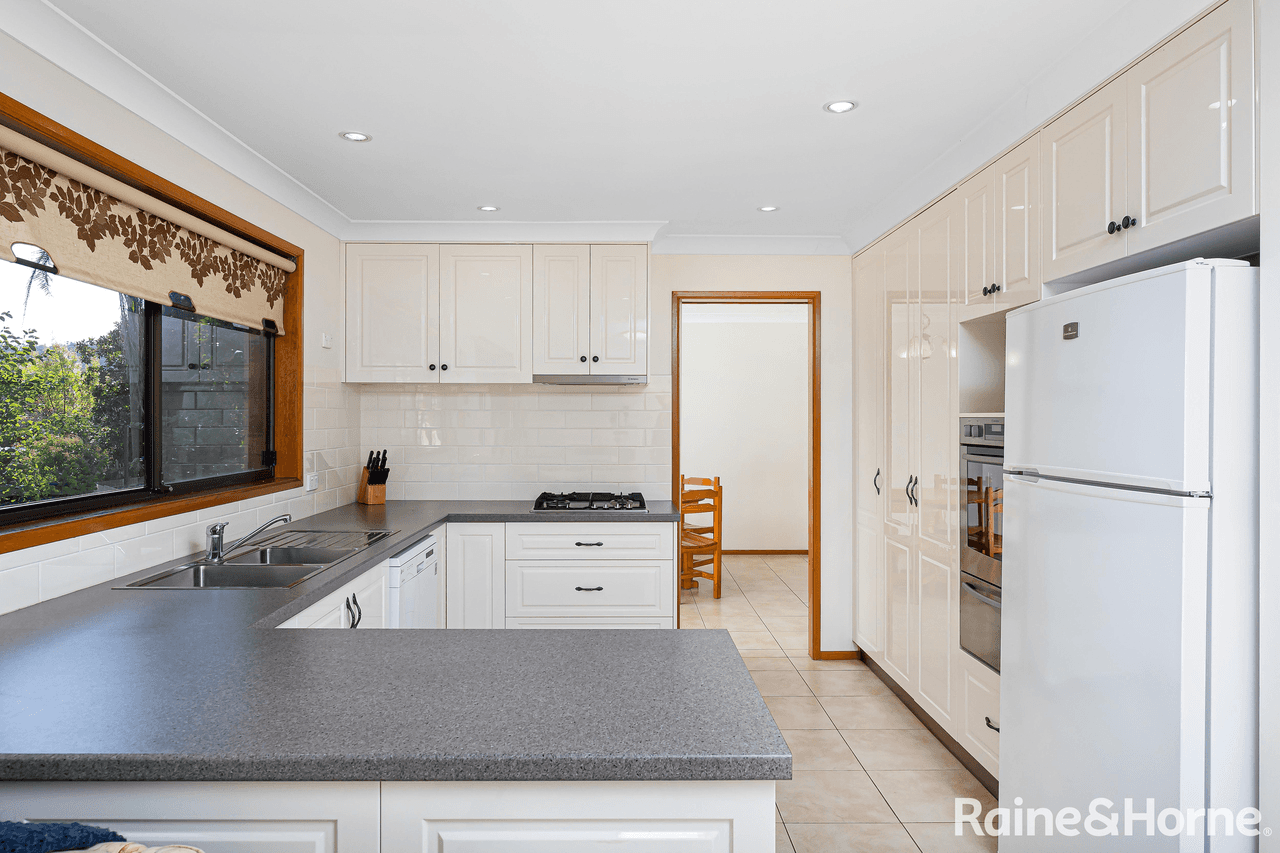 82 Simkin Crescent, KOORINGAL, NSW 2650