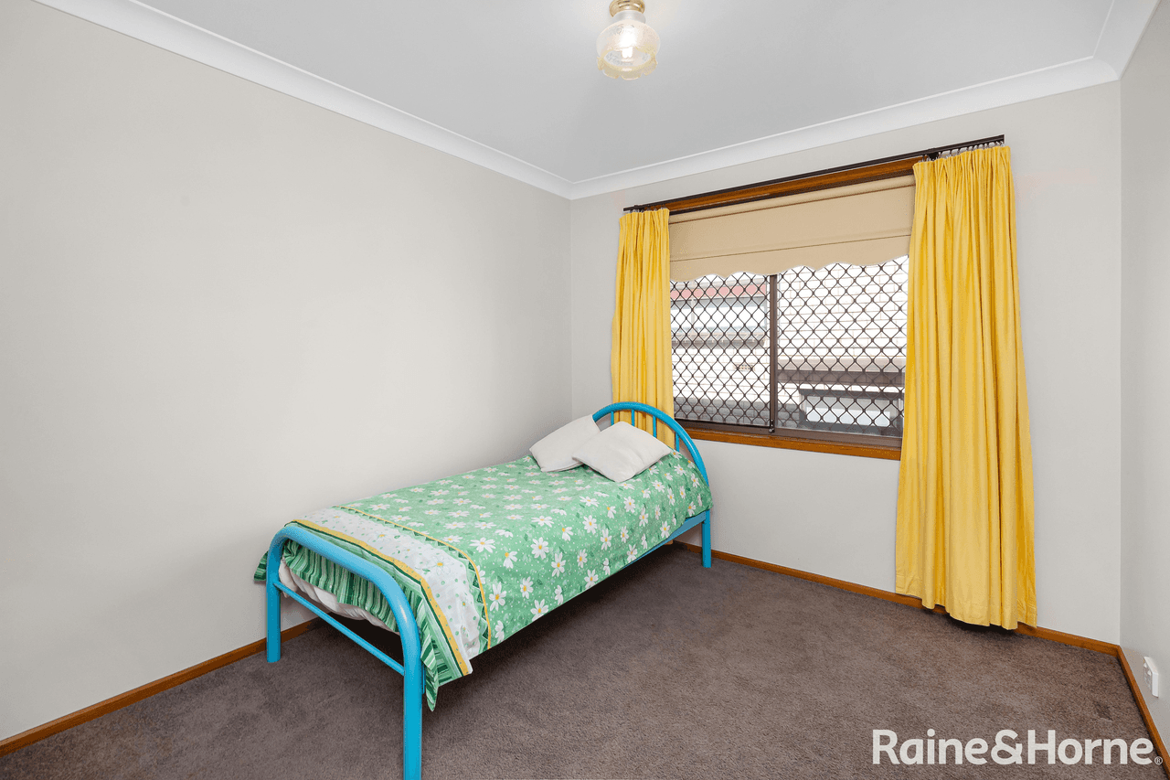 82 Simkin Crescent, KOORINGAL, NSW 2650