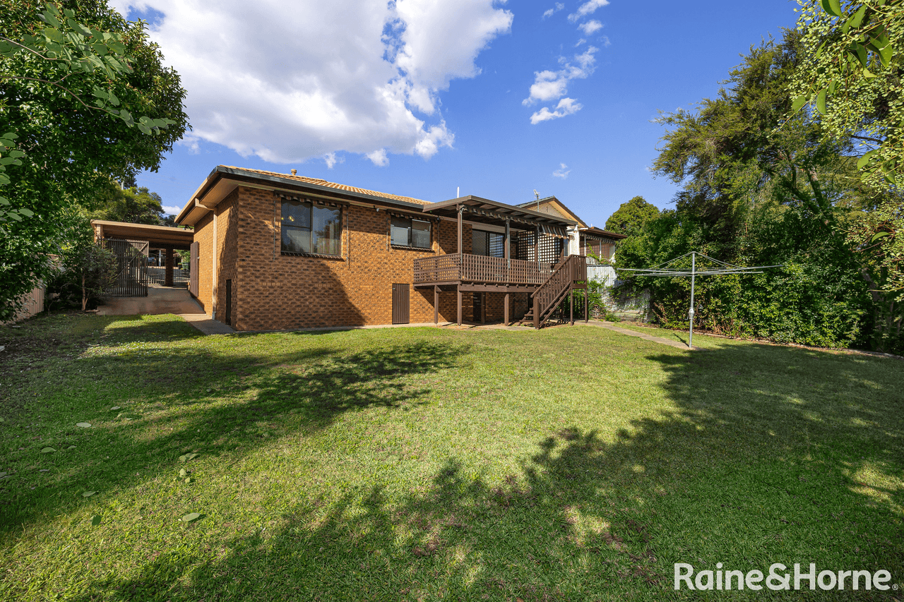 82 Simkin Crescent, KOORINGAL, NSW 2650