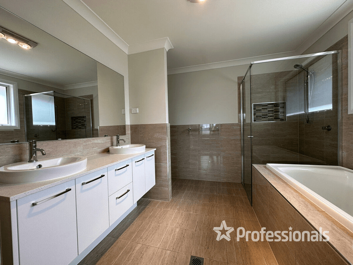 60 Gladstone Parade, RIVERSTONE, NSW 2765