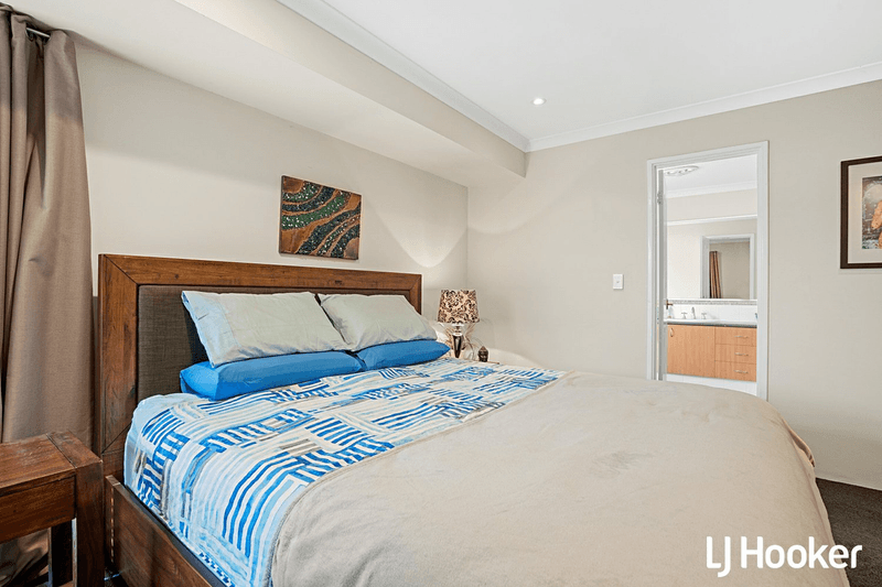 10 Frampton Crescent, CANNING VALE, WA 6155