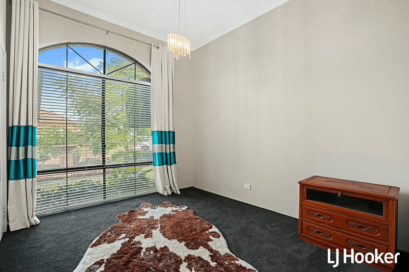 10 Frampton Crescent, CANNING VALE, WA 6155