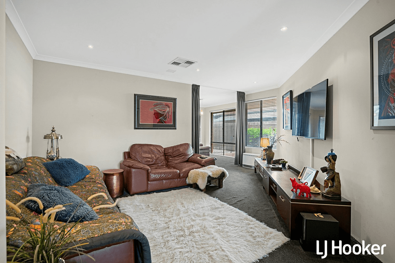 10 Frampton Crescent, CANNING VALE, WA 6155