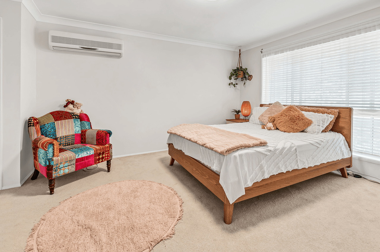 16 Urangan Court, HELENSVALE, QLD 4212